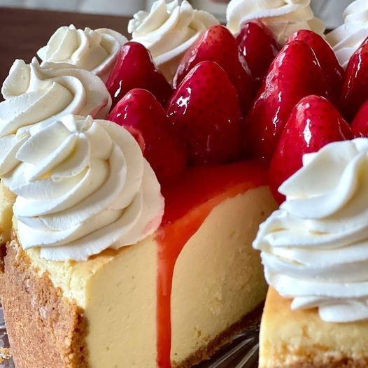 Discover how to make a creamy, irresistible strawberry cheesecake with this easy recipe! Perfect for any occasion, this dessert features a buttery graham cracker crust, rich cream cheese filling, and fresh strawberry topping.